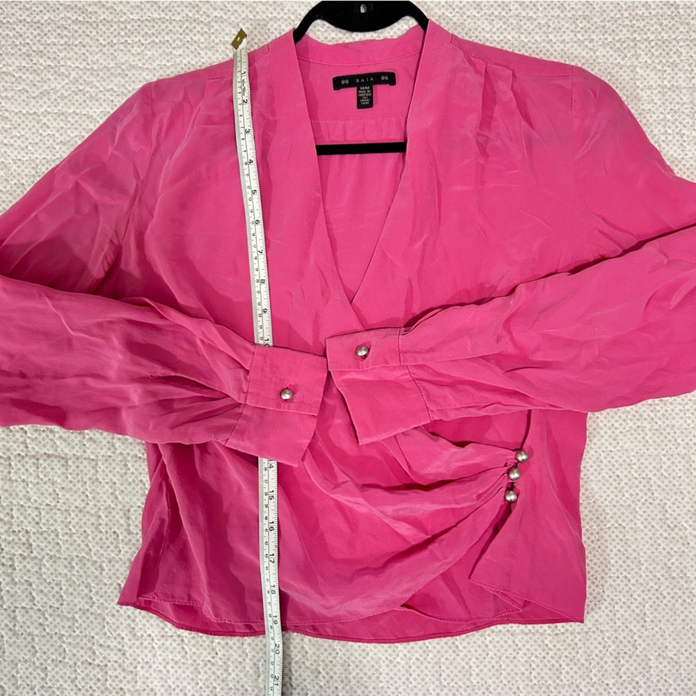 BAIA 💯% Silk Faux Wrap Blouse Sz M - Picture 8 of 9